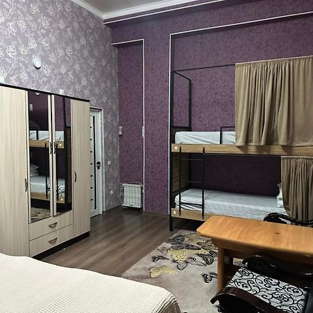 Sweet Home Hostel Biskek Kültér fotó