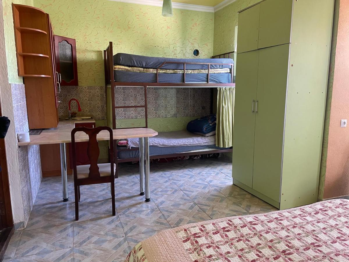 Sweet Home Hostel Biskek Kültér fotó