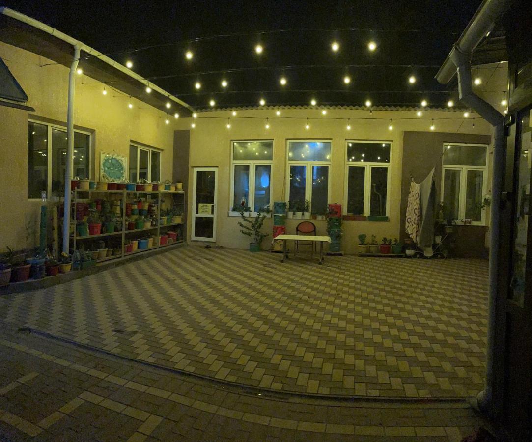 Sweet Home Hostel Biskek Kültér fotó