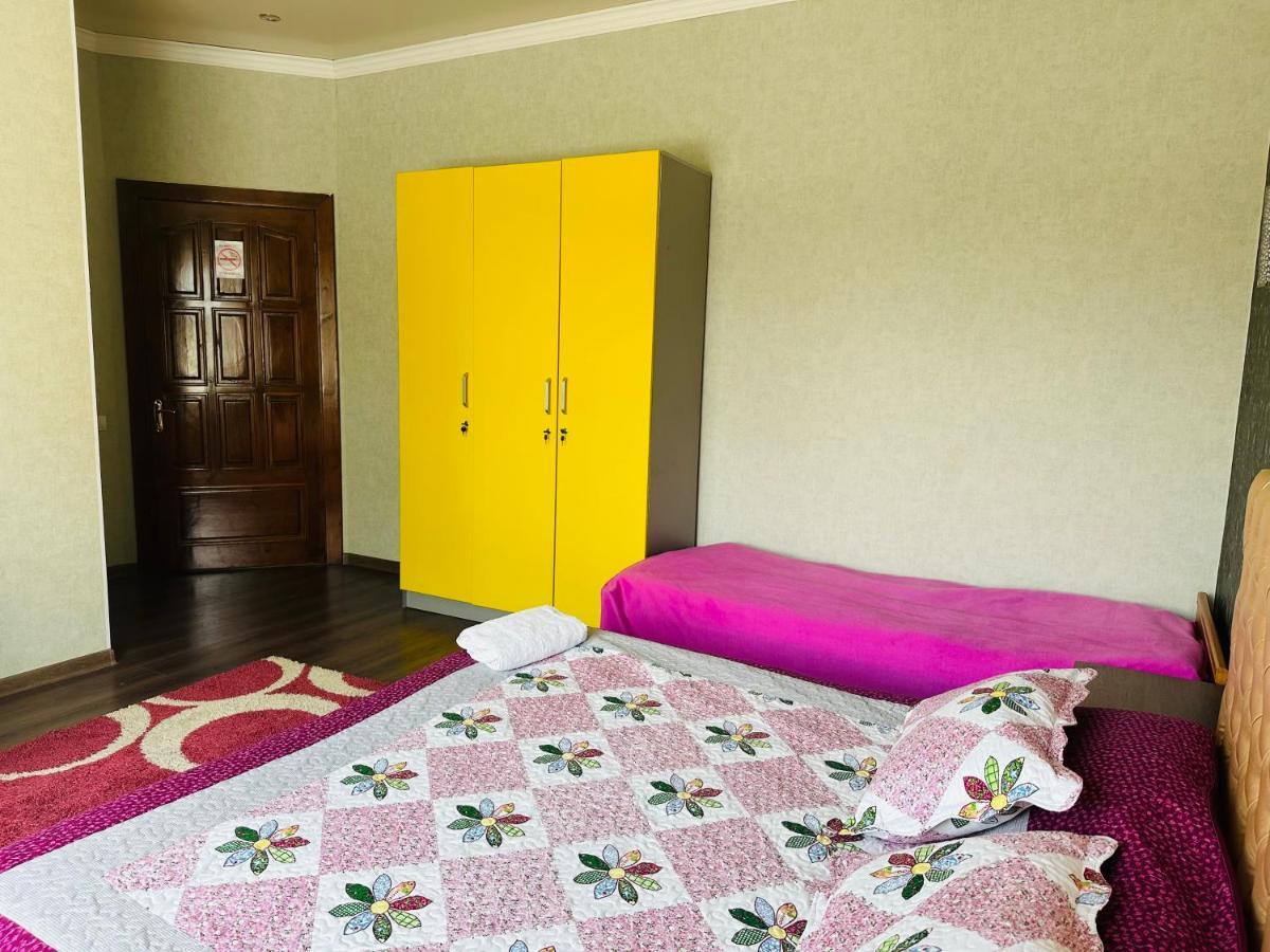 Sweet Home Hostel Biskek Kültér fotó