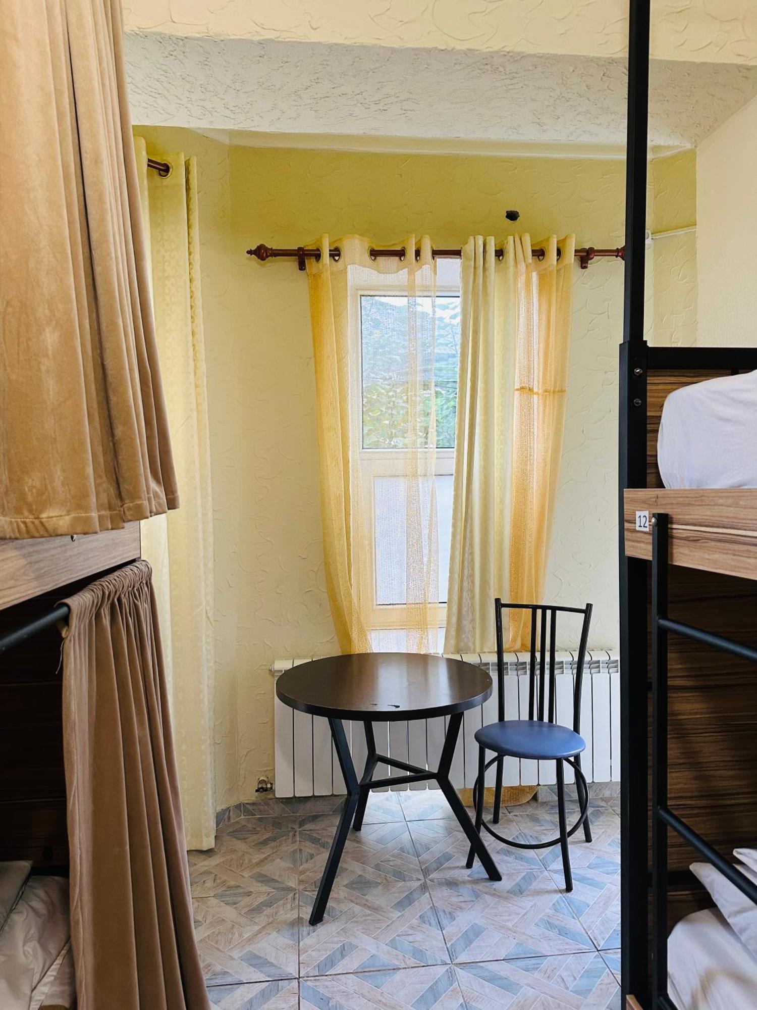 Sweet Home Hostel Biskek Kültér fotó